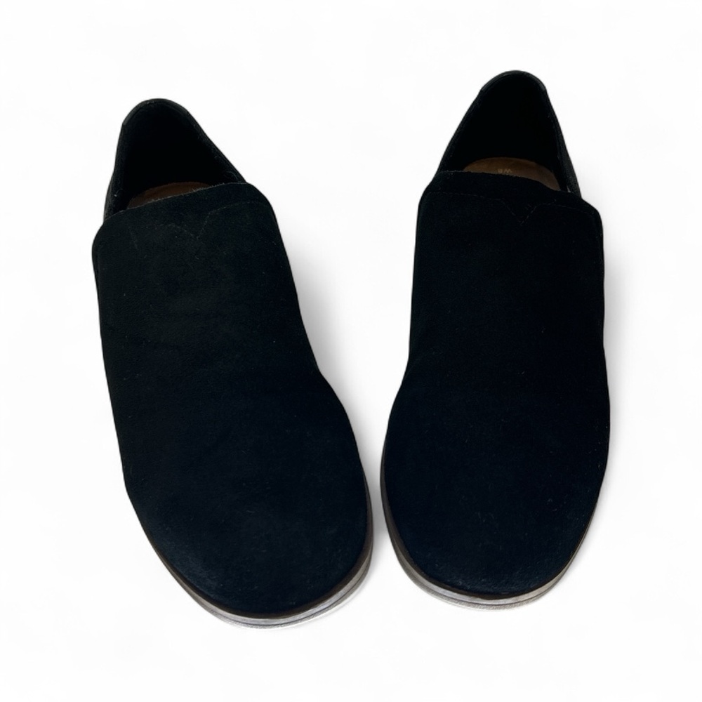 Women TOMS‎ Suede Shoes size 8
Great condition and very clean